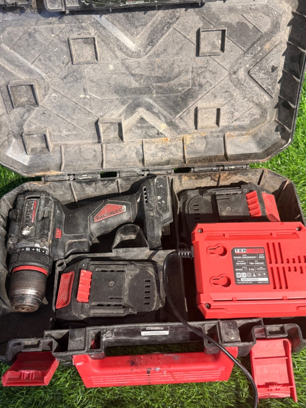 Шуруповерт TEH TDBL216T