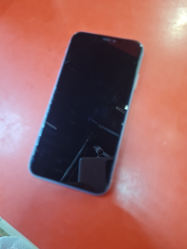 Мобильный телефон Apple iPhone 11